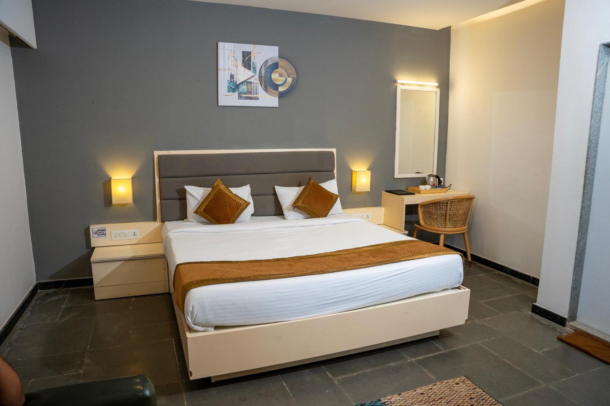 Hotel Dwarawata Дарвад Екстериор снимка