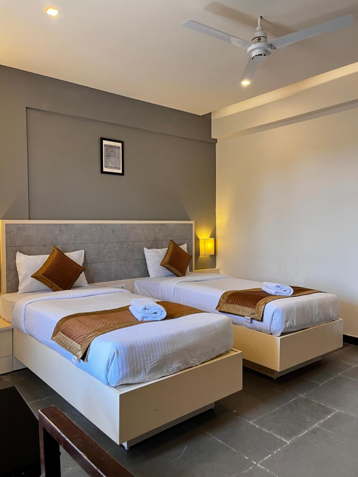 Hotel Dwarawata Дарвад Екстериор снимка