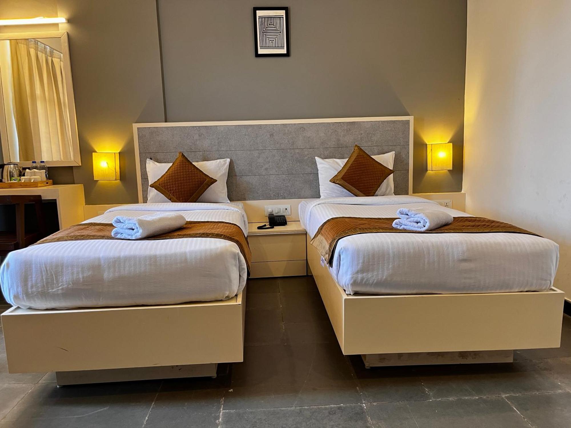 Hotel Dwarawata Дарвад Екстериор снимка