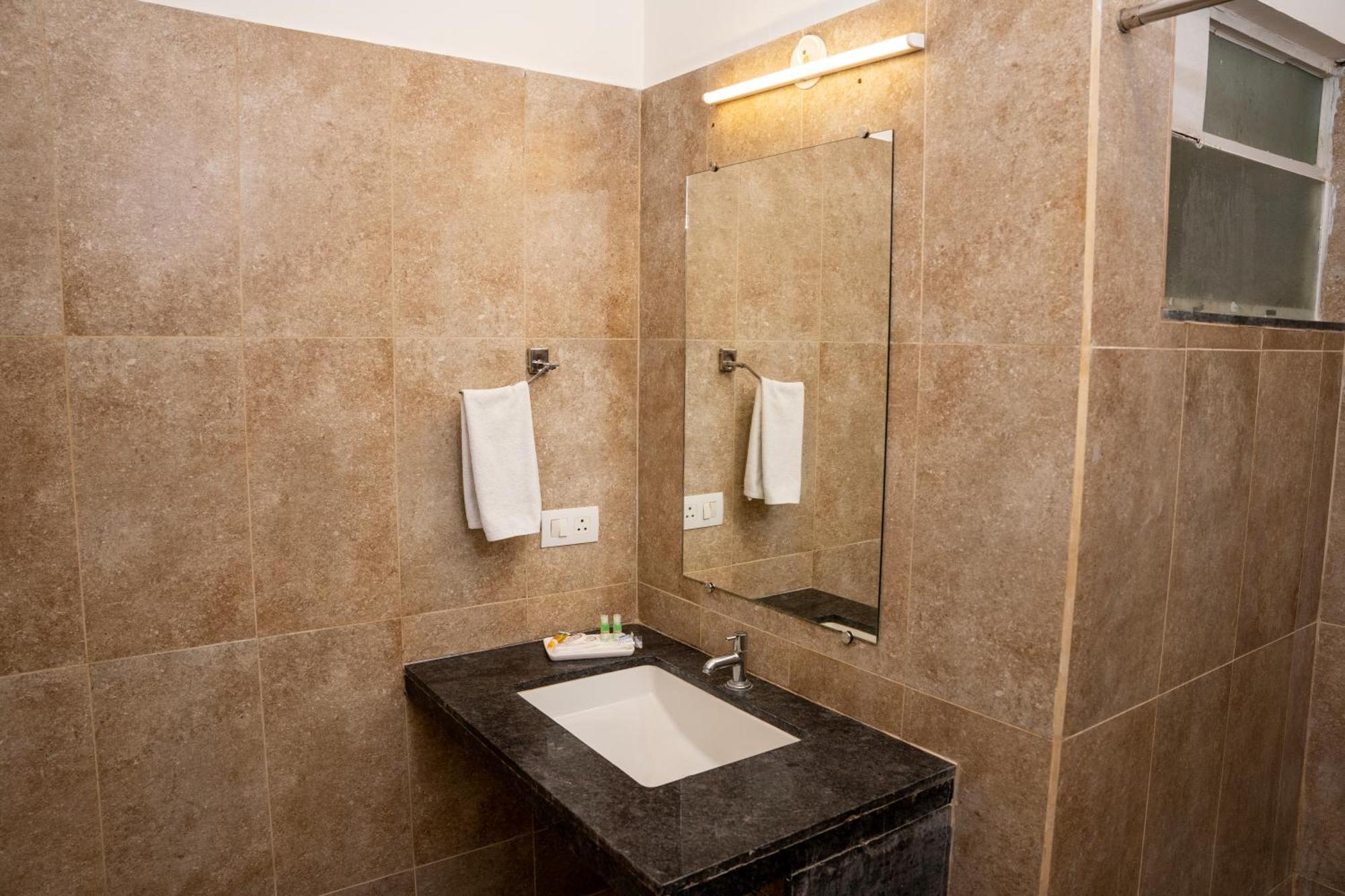 Hotel Dwarawata Дарвад Екстериор снимка