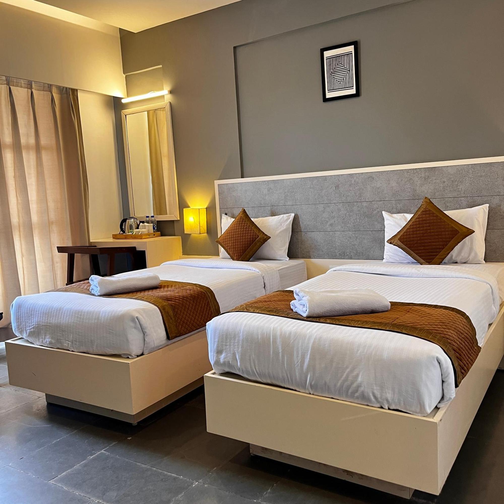 Hotel Dwarawata Дарвад Екстериор снимка