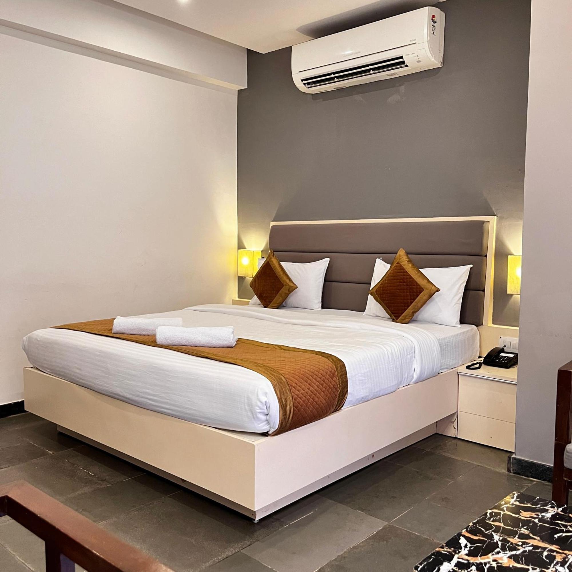 Hotel Dwarawata Дарвад Екстериор снимка